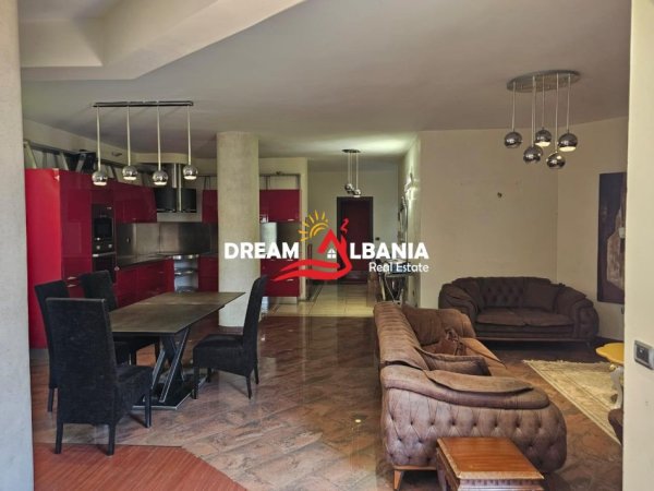 Tirane, jepet me qera apartament 2+1+Ballkon Kati 5, 130 m² 1.800 € (Zona e Bllokut ne Tirane)