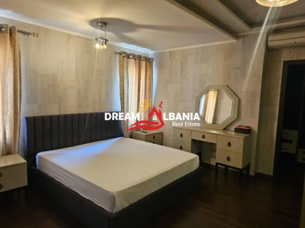 Tirane, jepet me qera apartament 2+1+Ballkon Kati 5, 130 m² 1.800 € (Zona e Bllokut ne Tirane)