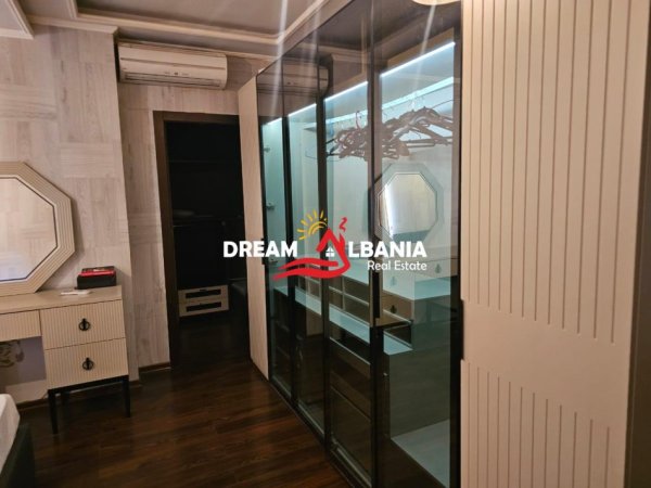 Tirane, jepet me qera apartament 2+1+Ballkon Kati 5, 130 m² 1.800 € (Zona e Bllokut ne Tirane)