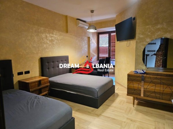 Tirane, jepet me qera apartament 2+1+Ballkon Kati 5, 130 m² 1.800 € (Zona e Bllokut ne Tirane)