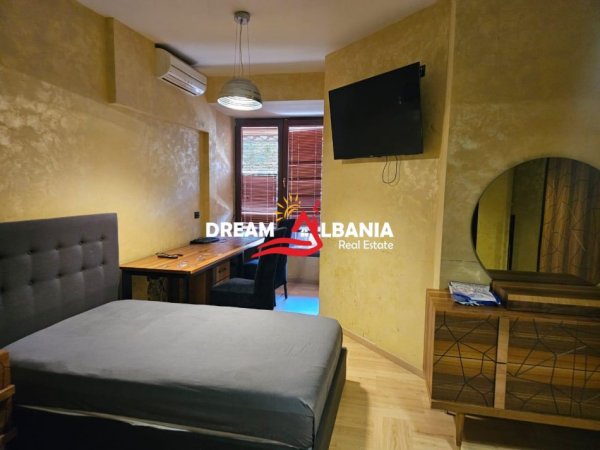 Tirane, jepet me qera apartament 2+1+Ballkon Kati 5, 130 m² 1.800 € (Zona e Bllokut ne Tirane)