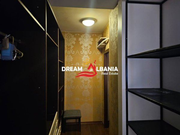 Tirane, jepet me qera apartament 2+1+Ballkon Kati 5, 130 m² 1.800 € (Zona e Bllokut ne Tirane)
