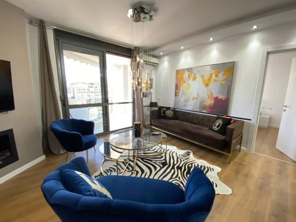 Tirane, jepet me qera apartament 2+1 Kati 7, 100 m² 1.000 € (Prane spar)