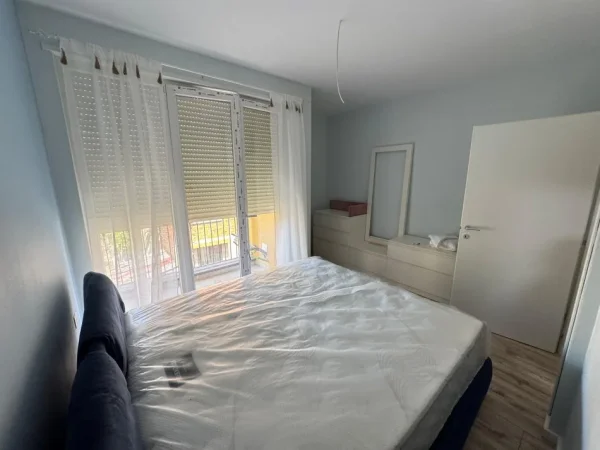 Tirane, jepet me qera apartament 1+1 Kati 2, 55 m² 600 € (Tregu elektrik)
