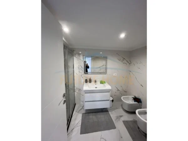 Tirane, jepet me qera apartament DUPLEX  1+1 Kati 1, 80 m² 750 € (LIQENI THATE)    UNA36771