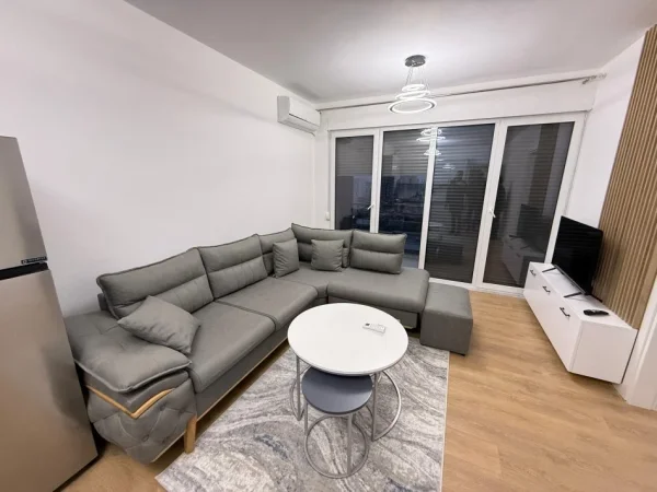 Tirane, jepet me qera apartament 2+1 Kati 5, 96 m² 650 € (Ish profarma rruga xhanfize keko)
