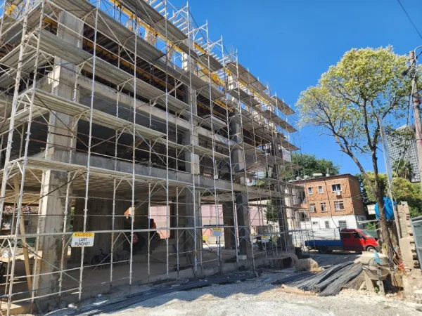 Tirane, Liste me oferta dyqan , 