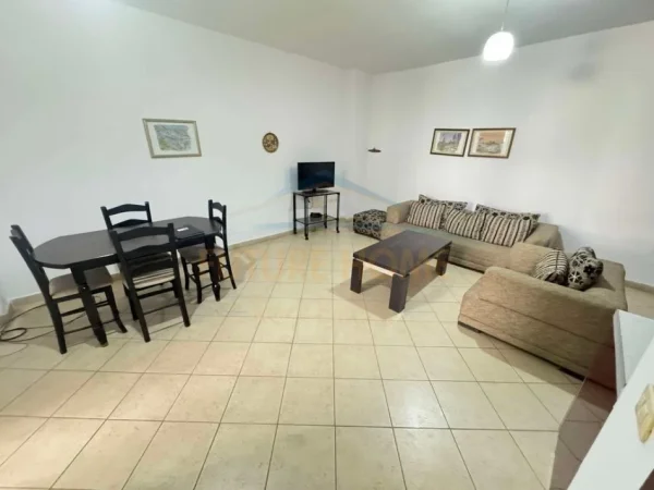 Tirane, jepet me qera apartament 2+1 Kati 4, 95 m² 400 € (VILA L)   UNA54756