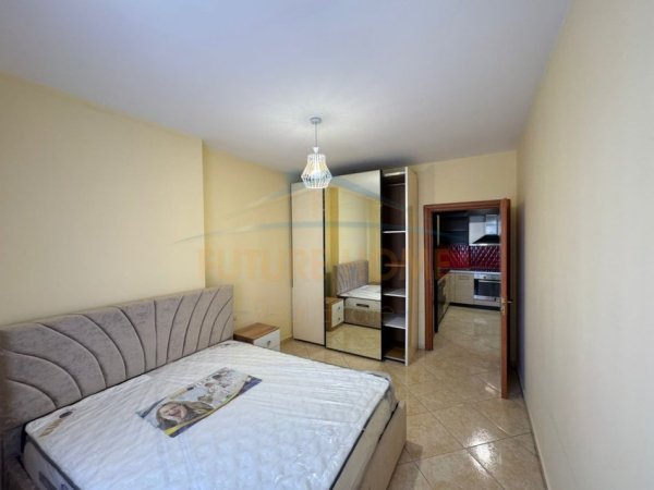Tirane, jepet me qera apartament 1+1 Kati 4, 70 m² 430 € 