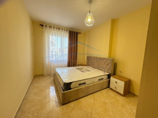 Tirane, jepet me qera apartament 1+1 Kati 4, 70 m² 430 € 