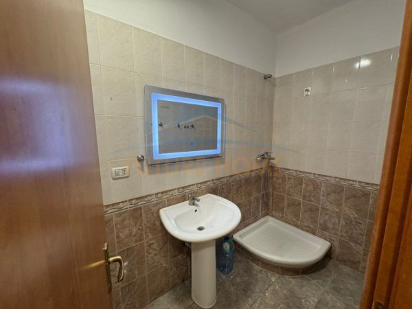 Tirane, jepet me qera apartament 1+1 Kati 4, 70 m² 430 € 