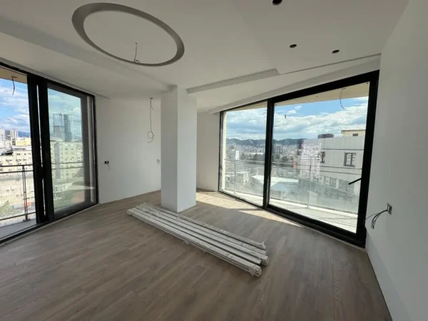 Tirane, shitet apartament 3+1 Kati 10, 140 m² 355.000 € (Rruga mine peza)