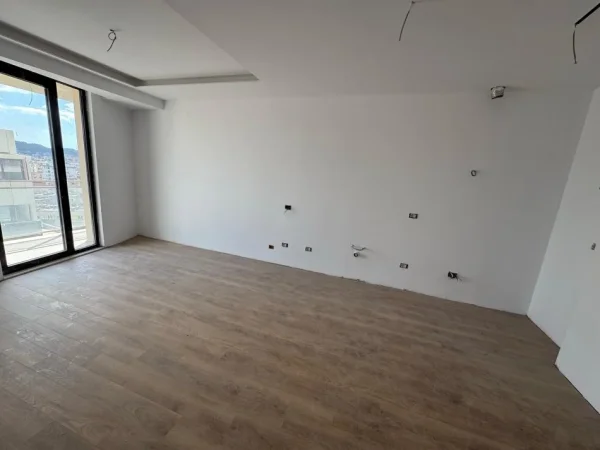 Tirane, shitet apartament 3+1 Kati 10, 140 m² 355.000 € (Rruga mine peza)