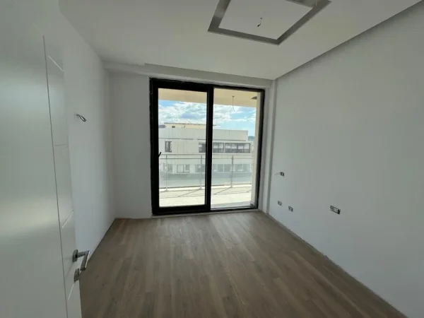 Tirane, shitet apartament 3+1 Kati 10, 140 m² 355.000 € (Rruga mine peza)