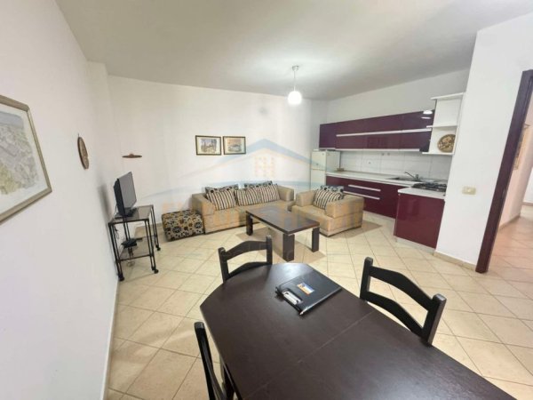 Tirane, jepet me qera apartament 2+1 Kati 4, 95 m² 400 € (Unaza e Re)