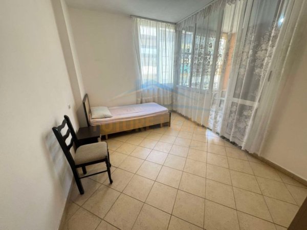 Tirane, jepet me qera apartament 2+1 Kati 4, 95 m² 400 € (Unaza e Re)