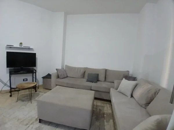 Tirane, jepet me qera apartament 1+1+Ballkon Kati 2, 65 m² 550 € (Qender)