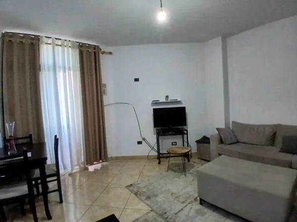Tirane, jepet me qera apartament 1+1+Ballkon Kati 2, 65 m² 550 € (Qender)