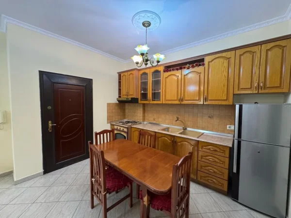 Tirane, shitet apartament 1+1 Kati 1, 56 m² 79.000 € (Misto mame)