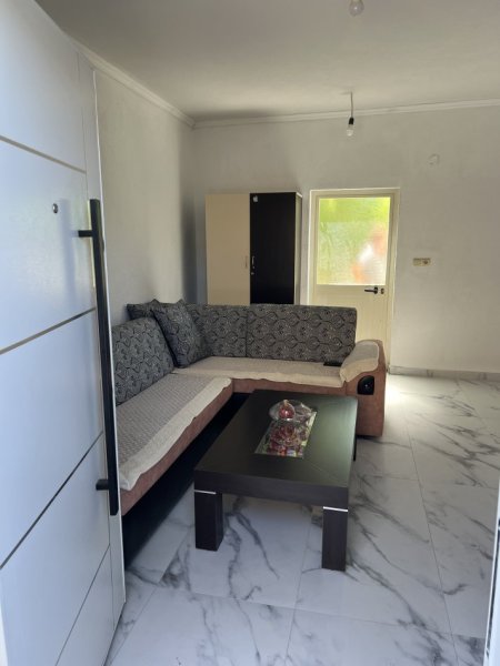 Tirane, jepet me qera shtepi 1+1 Kati 0, 1 m² (Rruga Azem Hajdari, Bathore)