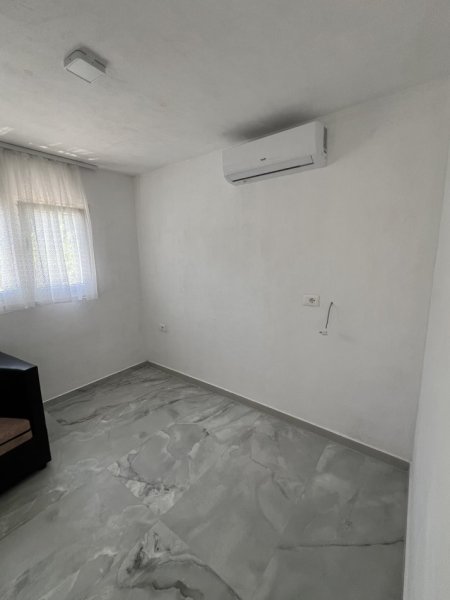 Tirane, jepet me qera shtepi 1+1 Kati 0, 1 m² (Rruga Azem Hajdari, Bathore)