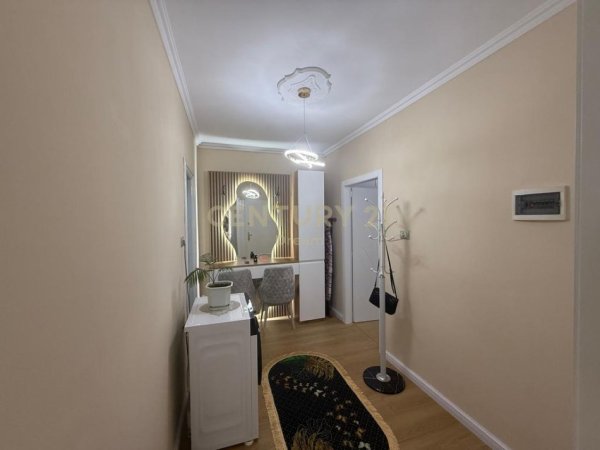 Tirane, shitet apartament 1+1 Kati 3, 54 m² 110.000 € (Mbrapa UET,Porcelan)