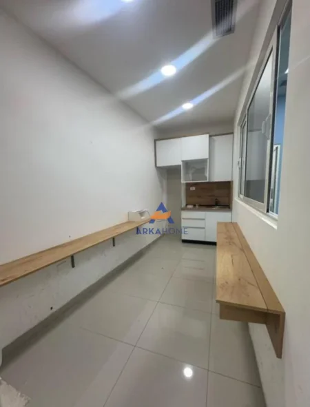 Tirane, jepet me qera ambjent biznesi Kati 0, 204 m² 3.000 € (RRUGA SIRI KODRA)
