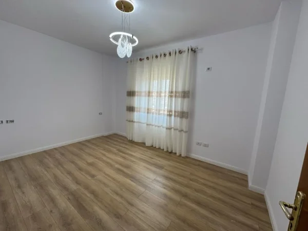 Tirane, shitet apartament 1+1 Kati 5, 54 m² 85.000 € (Rruga e qelqit, Kombinat)