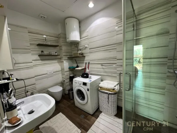 Tirane, jepet me qera apartament 1+1 Kati 10, 90 m² 1.200 € 