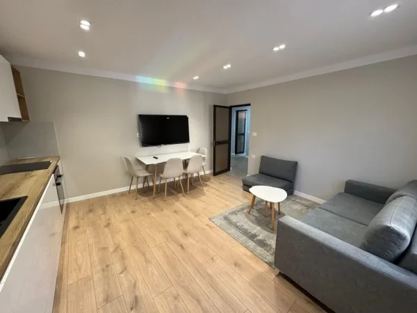 Tirane, jepet me qera apartament 2+1 Kati 2, 88 m² 600 € (Rruga qemal stafa ,shkolla e kuqe)