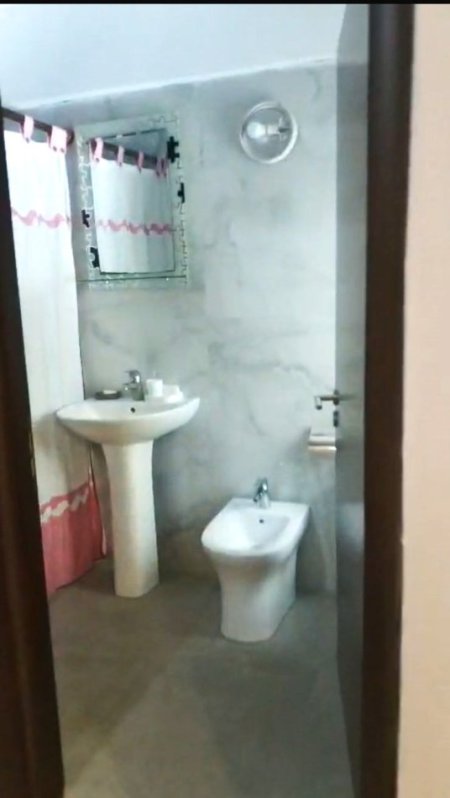 Tirane, jepet me qera Vile 2+1 Kati 1, 80 m² 410 € (Ish Tregu Elektrike/Rruga Sali Nivica)