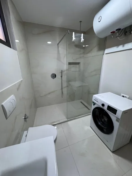 Tirane, jepet me qera apartament 2+1 Kati 2, 88 m² 600 € (Rruga qemal stafa ,shkolla e kuqe)