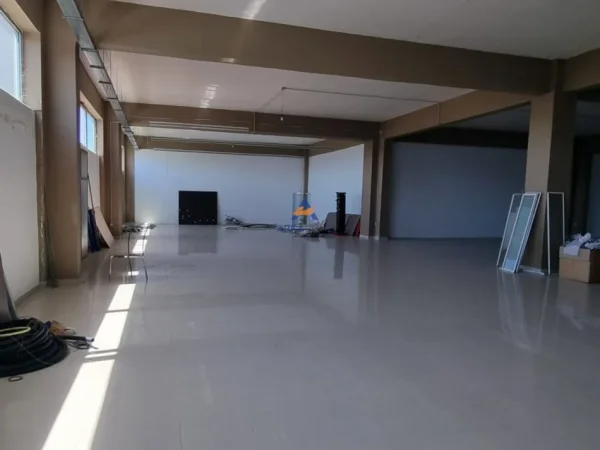 Tirane, jepet me qera ambjent biznesi Kati 1, 900 m² 3.000 € (AUTOSTRADA TIRANE-DURRES)