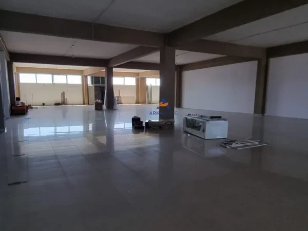 Tirane, jepet me qera ambjent biznesi Kati 1, 900 m² 3.000 € (AUTOSTRADA TIRANE-DURRES)