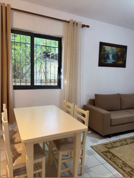 Tirane, jepet me qera apartament 2+1 Kati 1, 85 m² 450 € (Hotel Deluxe , Pallati me Shigjeta)