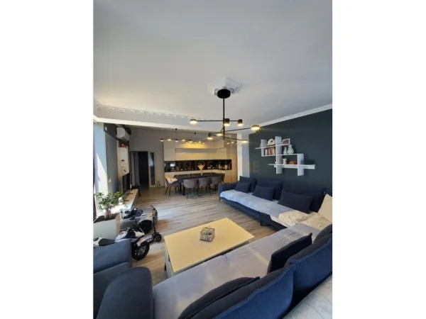 Shitet, Apartament 3+1+2,Fresk, Tirane.