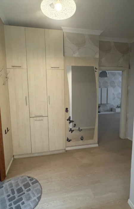 Tirane, jepet me qera apartament 3+1 Kati 8, 105 m² 600 € (Teodor keko)