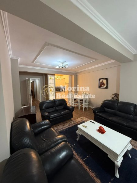 Tirane, jepet me qera apartament 2+1 Kati 3, 120 m² 900 € (Kafe Flora)