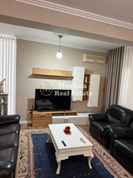 Tirane, jepet me qera apartament 2+1 Kati 3, 120 m² 900 € (Kafe Flora)