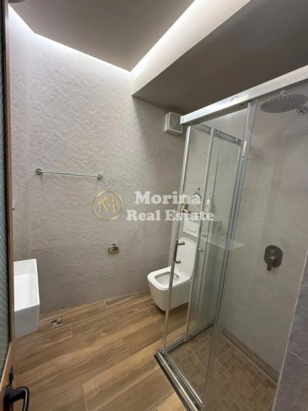 Tirane, jepet me qera apartament 2+1 Kati 3, 120 m² 900 € (Kafe Flora)