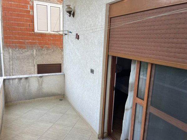Tirane, jepet me qera apartament 1+1 Kati 2, 50 m² 300 € (Rruga Fuat Toptani)