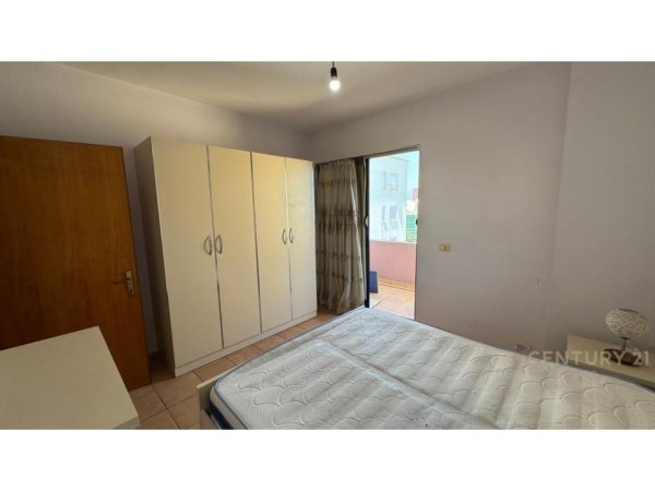 Tirane, jepet me qera apartament 1+1 Kati 3, 61 m² 630 € (KOMPLEKSI KONTAKT)