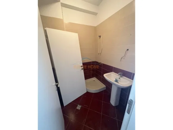 Shitje, Apartament 2+1+2+verande, Komuna e Parisit, Tirane.