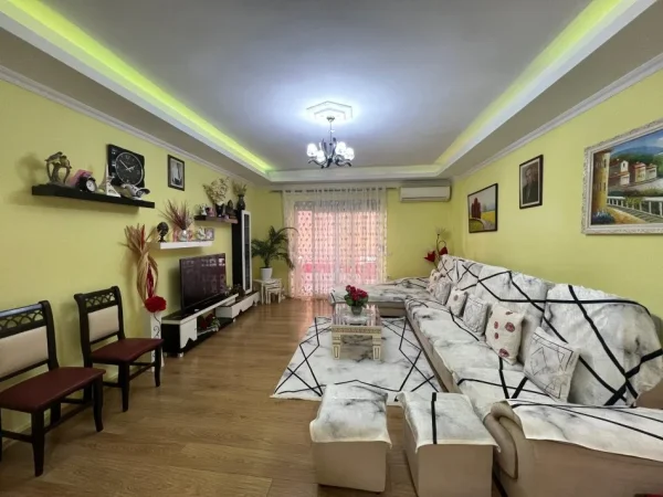 Tirane, shitet apartament 2+1 Kati 3, 105 m² (Prane Melises)