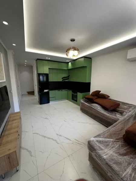 Tirane, jepet me qera apartament 1+1+Ballkon Kati 1, 78 m² 500 € (QYTET STUDENTI)