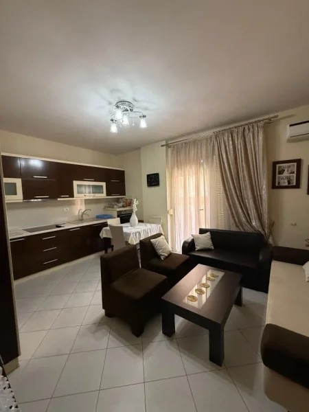 Vlore, shitet apartament 1+1 Kati 3, 70 m² 110.000 € (Rruga e Cipajve)