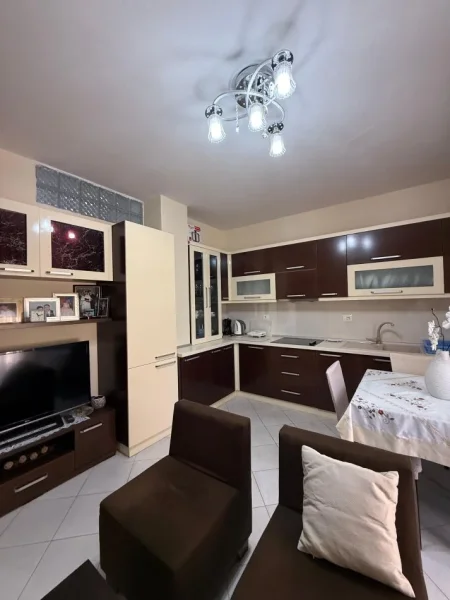 Vlore, shitet apartament 1+1 Kati 3, 70 m² 110.000 € (Rruga e Cipajve)