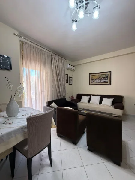 Vlore, shitet apartament 1+1 Kati 3, 70 m² 110.000 € (Rruga e Cipajve)