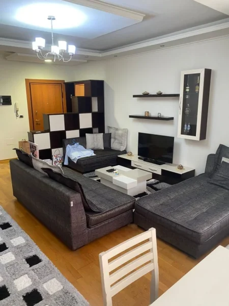 Tirane, jepet me qera apartament 2+1 Kati 5, 97 m² 650 € (qyteti studenti)