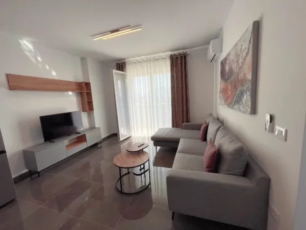 Tirane, jepet me qera apartament 2+1 Kati 5, 90 m² 600 € (pallati me shigjeta)